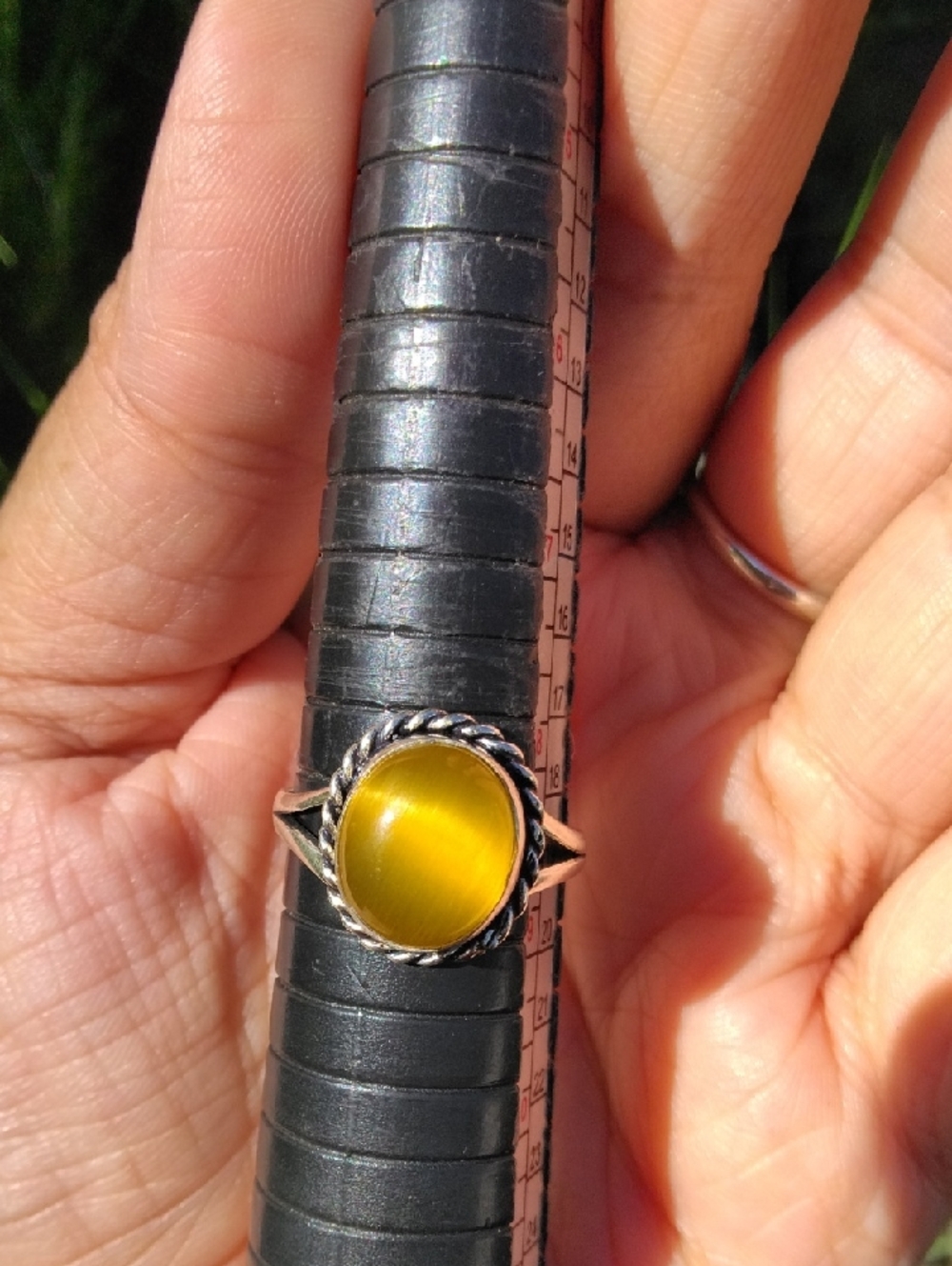 Yellow Cat's Eye Cabochon Silver Plated Gemstone Ring - Picture 3 of 5